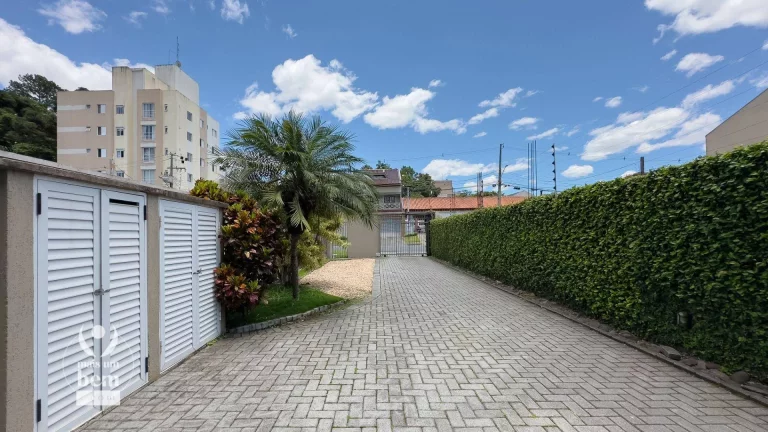 Imagem Sobrado com 3 dormitórios à venda, 323 m² por R$ 1.299.000,00 - Bacacheri - Curitiba/PR