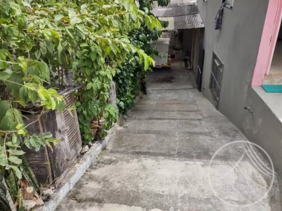 Imagem Vendo casa de alvenaria de dois pisos a 500 mts das pontes.