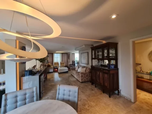 Imagem A 5ª Avenida Imóveis apresenta este charmoso apartamento, com 3 Suites, 04 salas 192,92m2 de área, localizado no bairro da Barra, próximo ao farol