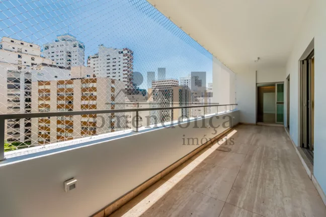 Imagem Apartamento impecável em Higienópolis, com 04 quartos (2 suítes ) e 3 vagas, 452m²