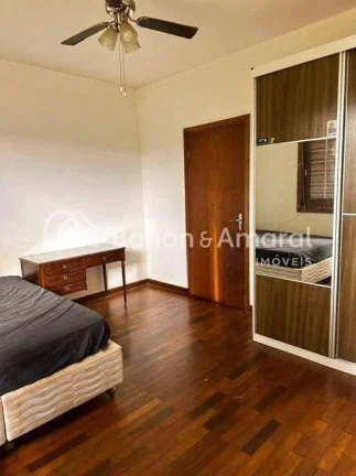 Imagem Bela casa com toque rústico. a residência possui um amplo terreno de esquina com 1.182m² de área...