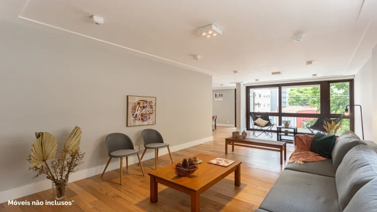 Imagem Apartamento 198M² Reformado, 3Q, 1 Suíte, 2 Banheiros, 2 Vagas, Sala para 2 Ambientes, Varanda, Academia, Playground, Salão de Festas, Área Verde.