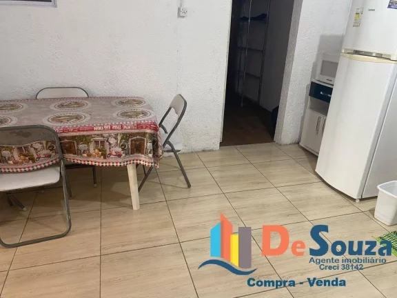 Imagem Imóvel com Piscina Poucos Metros do Mar
