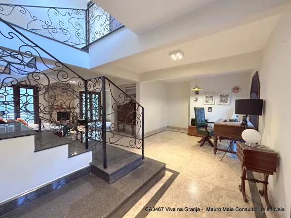 Imagem Casa Alto Padrão em São Paulo II, Cotia/SP espaçosa e recém reformada