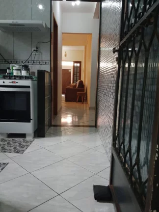 Imagem VENDO ÓTIMA CASA 115M² 2 QUARTOS RUA ANTONIO HOLANDA REALENGO - RJ