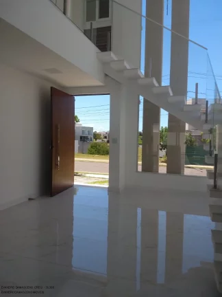 Imagem Imperdível: Casa de luxo em condomínio Alphaville (Abrantes), Camaçari-BA - 5 quartos, 4 suítes, 2 salas, 1 banheiro, 4 vagas, 267m²!