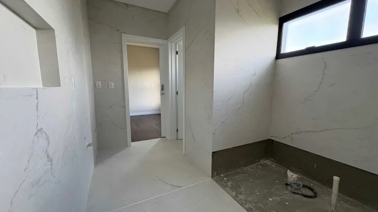 Imagem Casa com 4 dormitórios sendo 4 suítes e 4 vagas de garagem em Camboriú/SC
