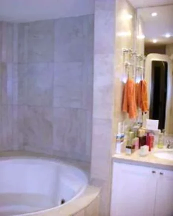 Imagem Apartamento maravilhoso, amplo, com terraço, living com tábuas de ipê, piso de tacos nos dormitó...