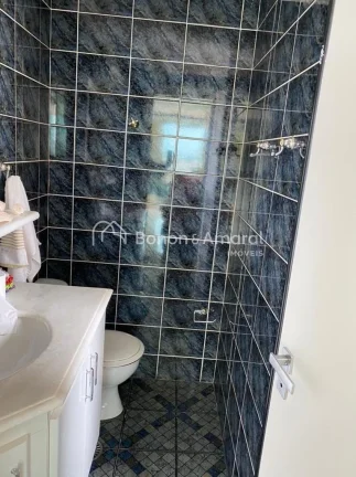 Imagem Cobertura disponível para venda com 166m², oferecendo 3 quartos (sendo uma suíte), 4 banheiros e ...