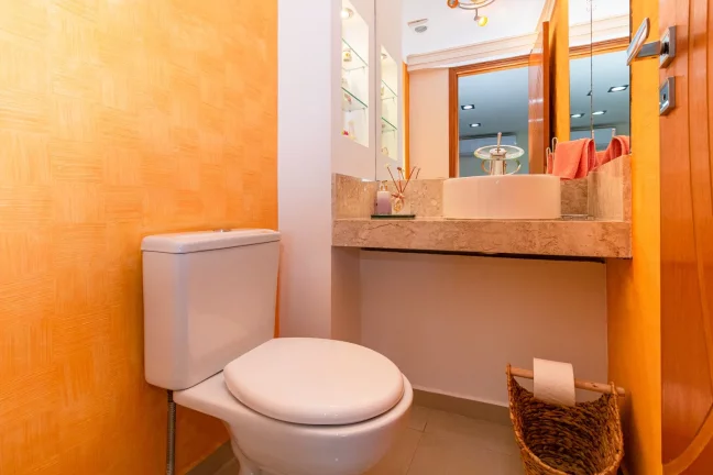 Imagem LINDO APARTAMENTO MOBILIADO 136,00 M ÁREA ÚTIL REFORNADO 3 SUÍTES VARANDA GOURMET ENVIDRAÇADA CINEMA SAUNA 2 VAGAS CONDOMÍNIO VÁRIOS ATRATIVOS