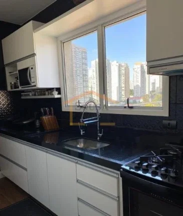 Imagem Apartamento amplo e confortável com 116m², em prédio com apenas 2 unidades por andar. Sala espaç...