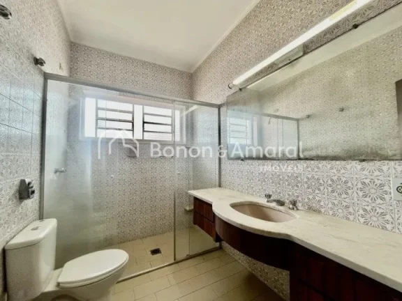 Imagem Casa com 5 dormitórios, sendo 3 suítes, e projetada com acessibilidade para deficientes (PcD). O i...