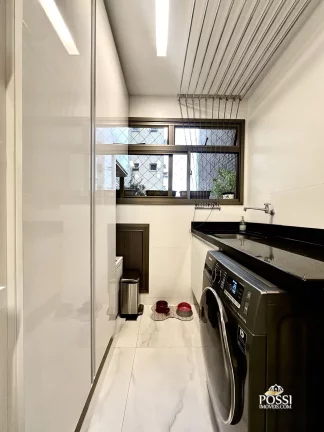 Imagem Apartamento reformado, 75m², 2 quartos, 2 vagas, na segunda quadra do mar da Praia de Itapoã