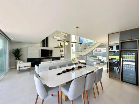 Imagem Casa em Condominio 4 Dormitórios - Bairro Centro