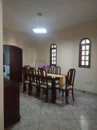 Imagem Casa com 3 dormitórios à venda, 390 m² por R$ 900.000,00 - Centro - Ferraz de Vasconcelos/SP