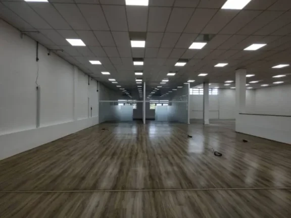 Imagem Salão Comercial 902m² com Escritório, 6 Banheiros e Vagas - Alto Potencial