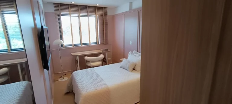 Imagem Apartamento no Cabral - 3 dormitórios - 101 m2. Sacada. Novo