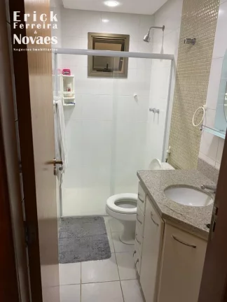 Imagem 3 quartos sendo duas suítes vista lateral para o mar