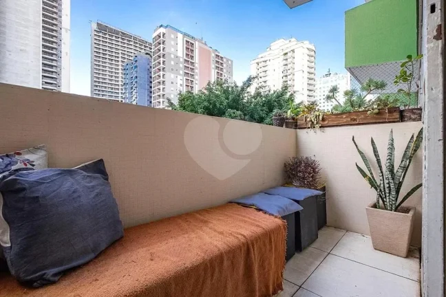Imagem Apartamento à venda com 2 quartos no condomínio Julios, São Paulo - SP