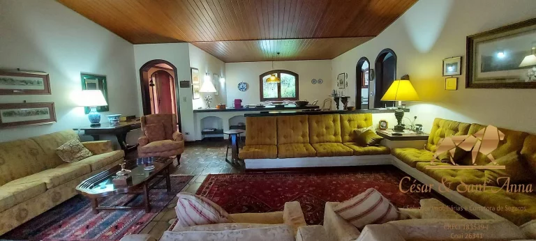 Imagem Casa a venda, com 5 dormitórios e 260m² em Campos do Jordão/SP