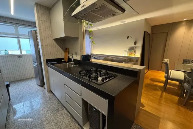 Imagem Este espaçoso apartamento de 95 metros quadrados está localizado no prestigiado bairro Funcionári...