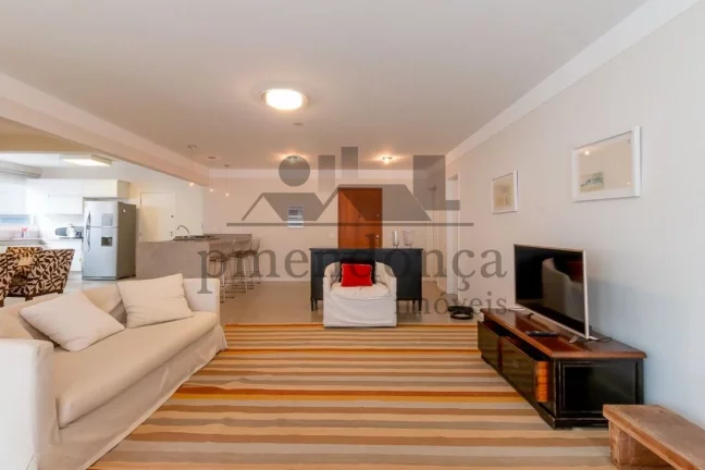 Imagem Apartamento reformado na Haddock Lobo, 3 quartos (1suíte) e 1 vaga.