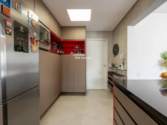 Imagem Imperdível oportunidade! Apartamento de 3 quartos com suíte, sala ampla e 3 vagas na garagem em Moema, SP. Confira!
