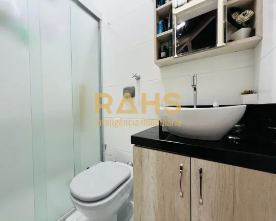 Imagem Excelente Sobrado Geminado com 1 suíte mais 2 quartos no Bairro Boa Vista em Joinville/SC. O imóve...