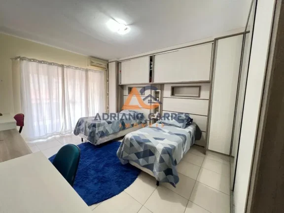 Imagem Aluguel de temporada de casa de praia com 2 dormitórios sendo 1 suíte, sacada com churrasqueira e 2 vagas de garagem, muito bem localizada no bairro Gravatá em Navegantes- SC