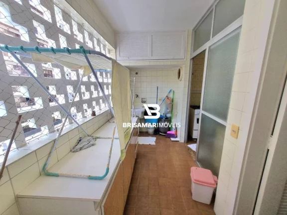 Imagem PITANGUEIRAS- UMA QUADRA DA PRAIA , LOCALIZAÇÃO ESPETACULAR , GARAGEM NO PRÉDIO.