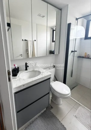 Imagem Apresentamos um incrível apartamento no Taquaral, com três suítes e um design moderno. Este imóv...