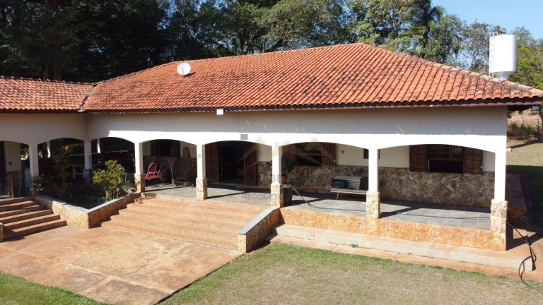 Imagem Chácara com 4 dormitórios à venda, 16100 m² por R$ 850.000,00 - Bairro Guarapó - Tatuí/SP