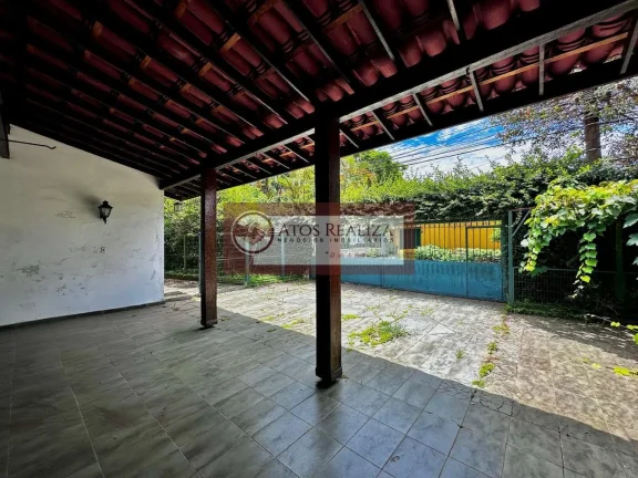 Imagem Sua Oportunidade batendo a sua Porta. Vendo casa em Interlagos 380m² com 4 quartos. VALOR VENDA: R$ 1.600.000 IPTU (anual): R$ 14.205 380 m2 útil 4 dormitórios 2 suítes 6 banheiros Sala de TV ️ Cozinha americana ️ Despensa Lavabo Lavanderia 6 vagas Churra