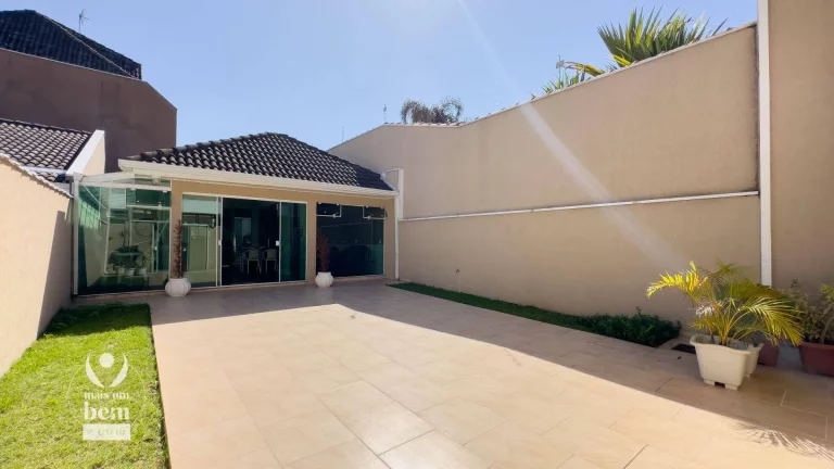 Imagem Sobrado com 4 Quartos, 1 Suíte, área Gourmet, ACEITA IMÓVEL DE MENOR VALOR, à venda, 265 m² por R$ 1.100.000 - Guabirotuba - Curitiba/PR