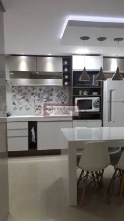 Imagem Vendo lindo sobrado em valor de Oportunidade, com 3 dormitórios sendo 1 suíte, eescritório, 2 vagas, sacada envidraçada e Jardim de inverno.
