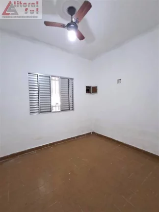 Imagem Casa à venda em Tupiry, Praia Grande-SP: 2 quartos, 1 sala, 2 banheiros, 2 vagas de garagem, 80m² de área. Venha conferir!