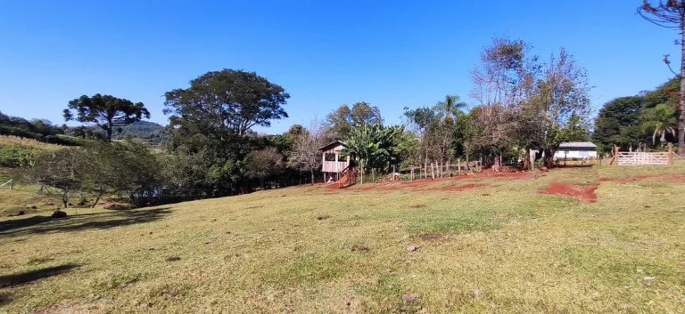 Imagem Chácara à venda em Cascavel - Área Rural com Energia Elétrica e Rio
