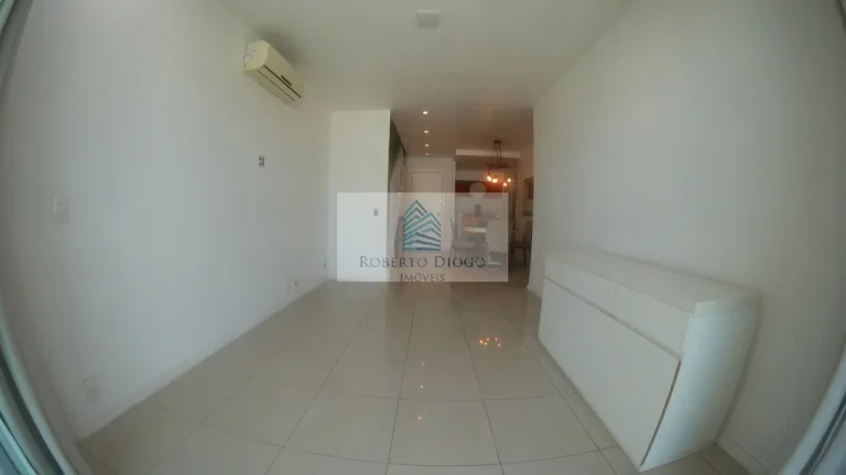 Imagem Residência de luxo à venda na Barra da Tijuca, Rio de Janeiro: 3 quartos, 1suíte ,2 salas, 4 banheiros, 200m² de área.