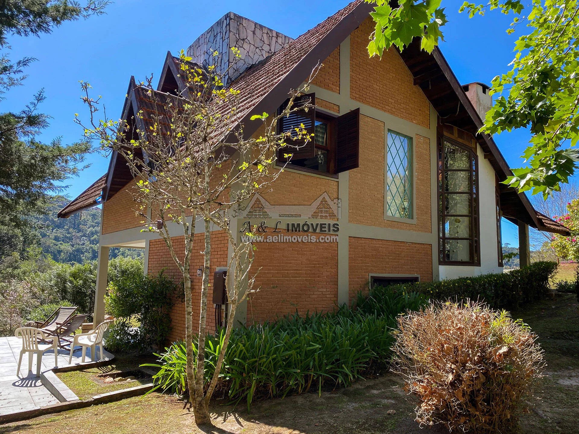 Imagem Casa à venda em Campos do Jordão - Chalé com 3 dormitórios
