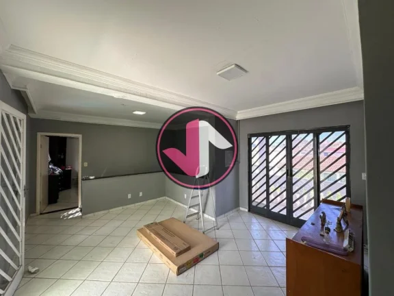 Imagem Aproveite a oportunidade de adquirir esta incrível casa localizada no bairro CPA I, em Cuiabá. Com...