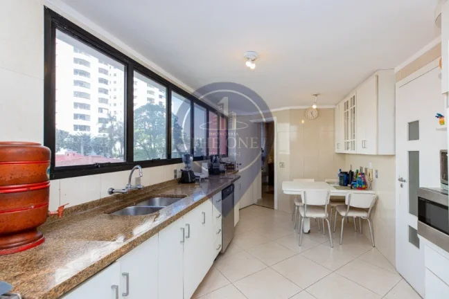 Imagem Apartamento de Luxo à Venda em Indianópolis, São Paulo-SP: 4 Quartos, 4 Suítes, 2 Salas, 4 Banheiros, 3 Vagas de Garagem, 200m²!