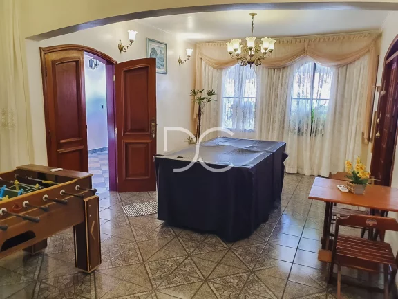 Imagem Cajuru - Venda Sobrado AC 620m² | AT 880 m² | 4 Dormitórios | 2 Suítes | 4 Banheiros | 4 Vagas