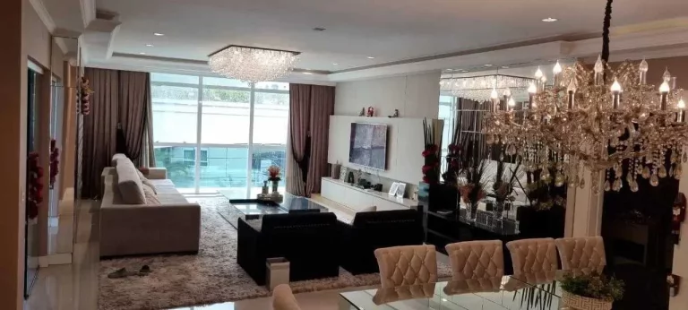 Imagem Apartamento mobiliado com 4 suítes e 3 vagas de garagem na Meia Praia em Itapema
