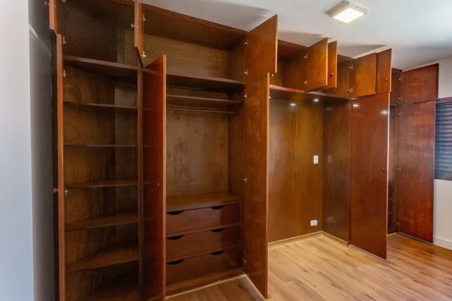 Imagem Apartamento 61M², 2Q, 1 Banheiro, 1 Vaga, Portaria 24h, Armários.