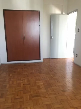 Imagem Vende-se apartamento no Centro com vista privilegiada para a praça 94m2