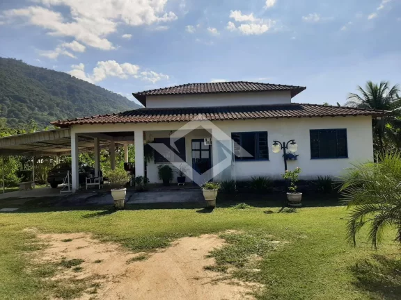Chácara 3 Quartos, 1.600 m² no Mendanha Ampla, Arborizada com Ótimo Valor!
