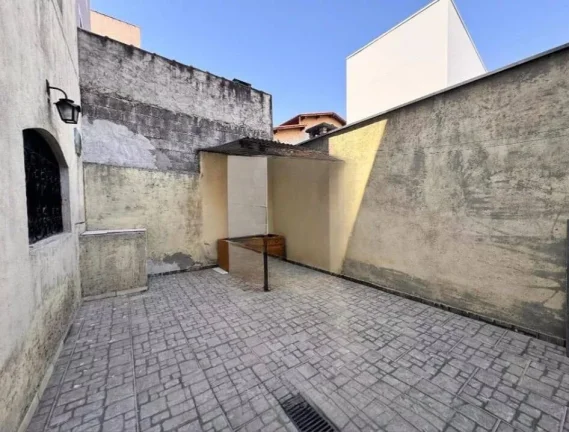 Imagem Casa para Alugar com 55mts, quintal no Jardim Rina
