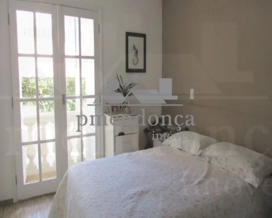 Imagem Ótimo apartamento, arejado e iluminado, living ampliado para 03 ambientes, piso de porcelanato, lav...