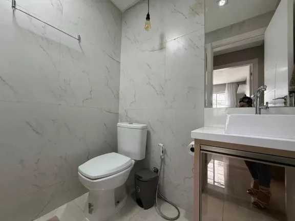 Imagem Apartamento reformado de 3 dormitórios sendo 2 suítes e 1 vaga - Balneário Camboriú/SC