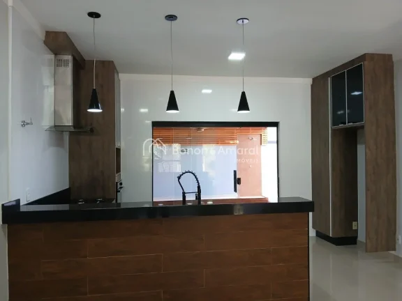 Casa térrea moderna, construída há apenas 2 anos, em terreno de 250 m² com 138,35 m² de área c...